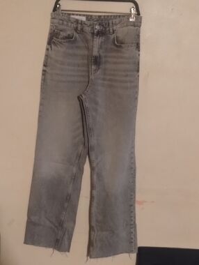 Zara Men's Straight Jeans in Light Gray Wash